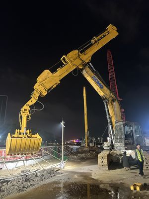 カスタマイズ可能な掘削機 XE370 三段目望遠鏡腕 BS900 材料 軽量 桶またはグリップ 37T を運ぶのに効率的です